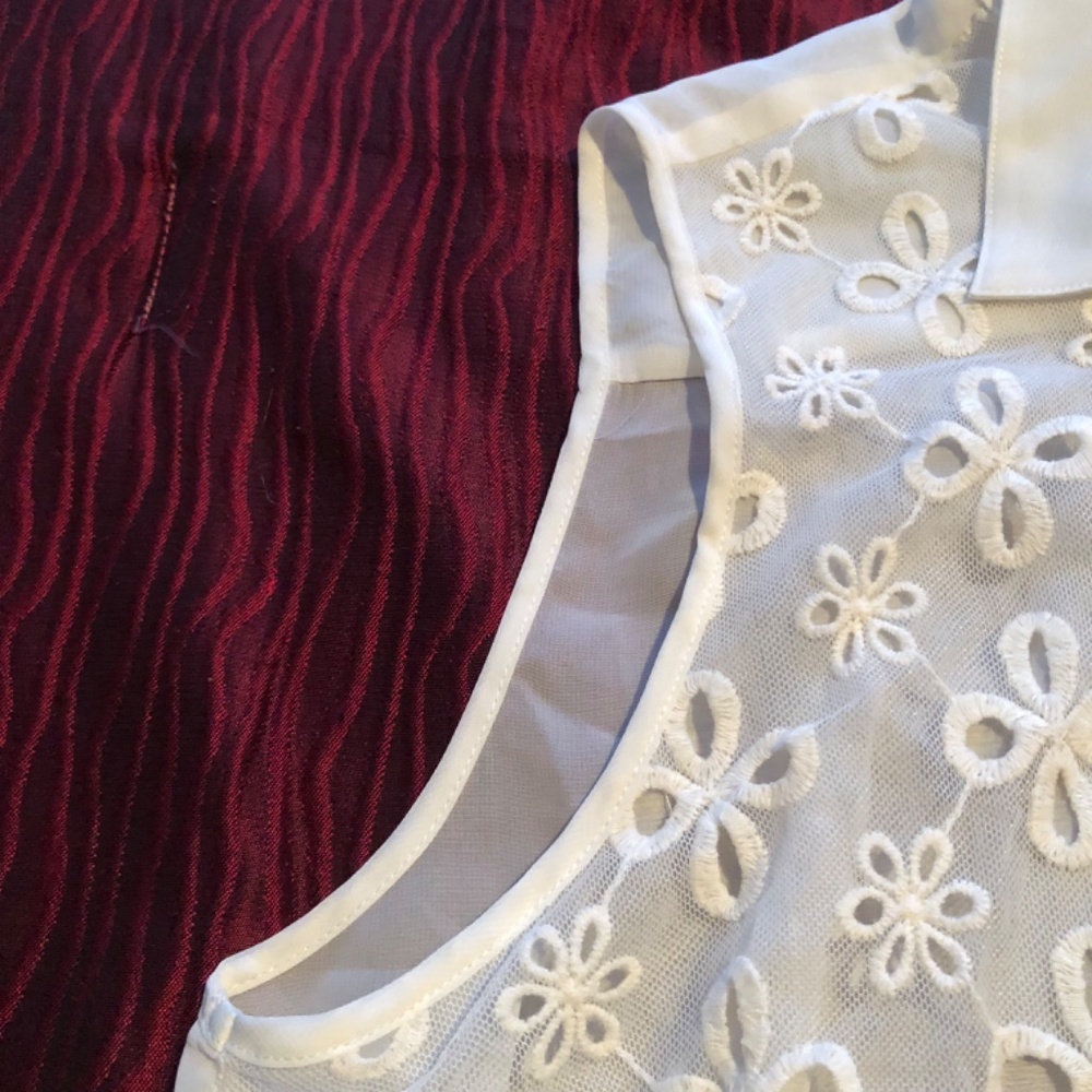White Floral Sleeveless Top - Picture 5 of 7